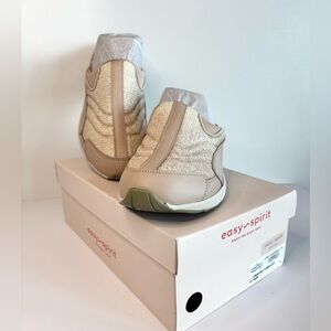 10WW Easy Spirit Travel Time Clogs Tan with Tweed Look Upper Extra Wide